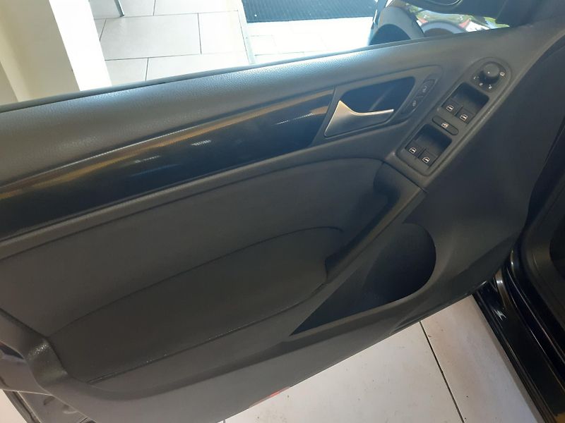 Volkswagen Golf 1.4 MPI DIGIKLIMA TEMPOMAT - fotka 14 z 22