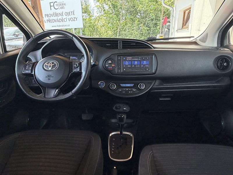 Toyota Yaris  1.5 Hybrid e-CVT Selection Sm - fotka 9 z 10