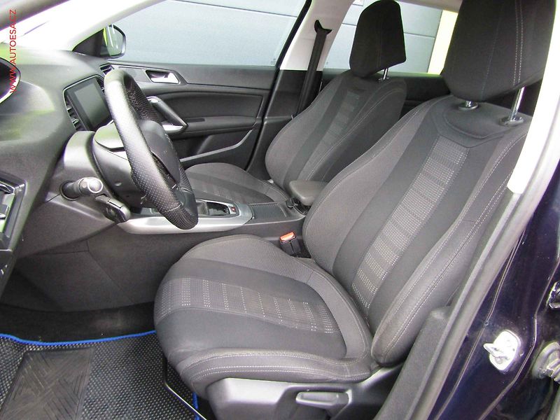 Peugeot 308 (2015) 2.0 HDi, servis.kniha, LED - fotka 9 z 19