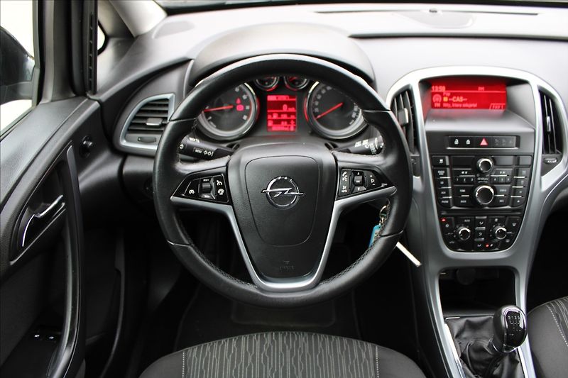 Opel Astra 1,4 i  ČR,1.MAJITEL,52TKM - fotka 10 z 21