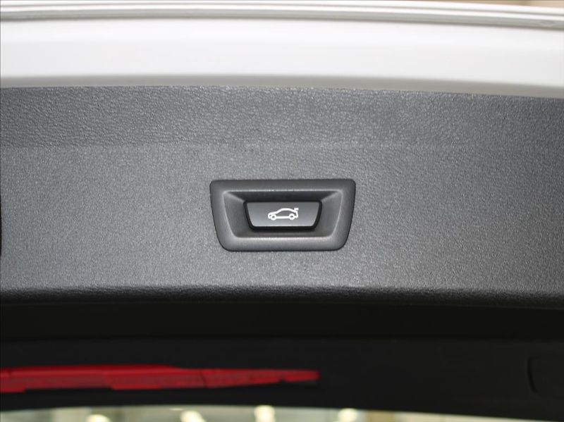 BMW X1 2,0 18d xDrive 115tkm.2.maj.ČR - fotka 23 z 24