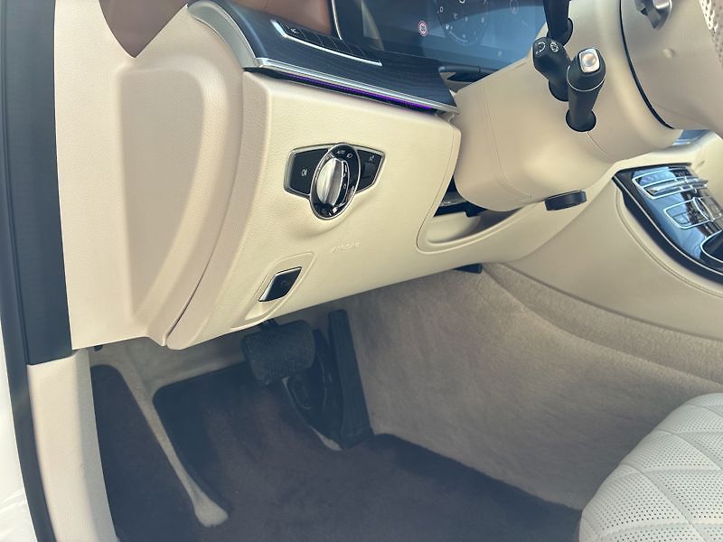 Mercedes-Benz Třídy E 400 4MATIC Avantgarde Designo - fotka 12 z 18