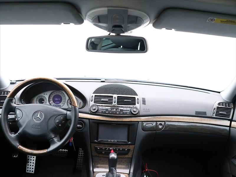 Mercedes-Benz Třídy E 3,2 E320 165kW AMG Paket - fotka 20 z 28