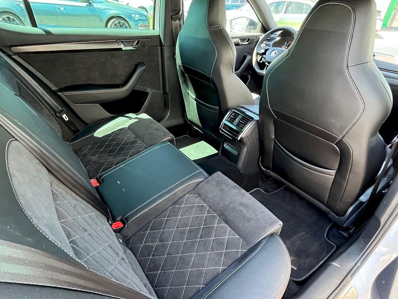 Škoda Superb (2022) 2.0 TSI 206kW SportLine 4x4 DS - fotka 12 z 27