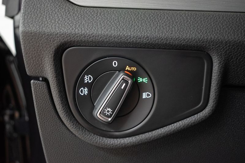 Volkswagen Touran 2.0TDI DSG*TAŽNÉ*7.MÍST*ČR 1.M - fotka 19 z 48