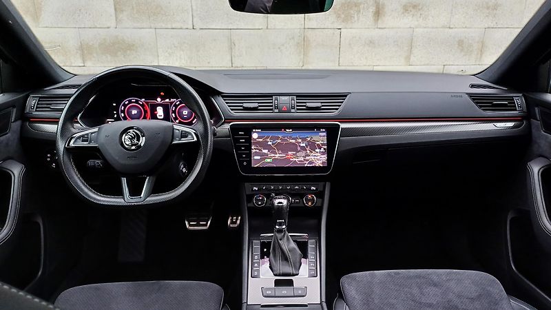 Škoda Superb 2.0TDI 140kW 4x4-WEBA-PANO-DPH - fotka 16 z 49