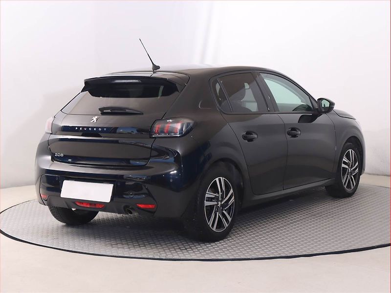 Peugeot 208 (2022) Allure 1.2 PureTech - fotka 5 z 21