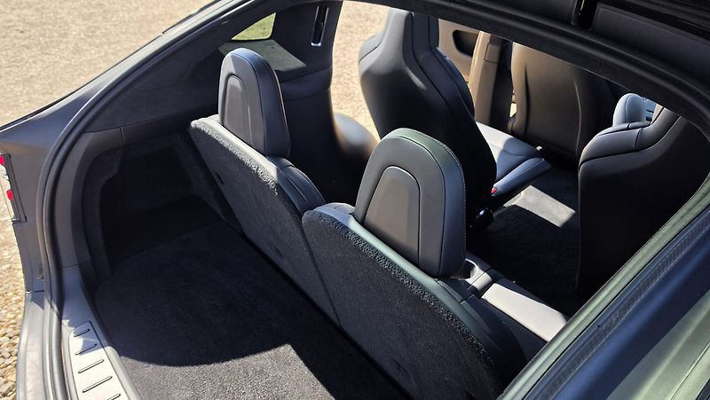 Tesla Model X (2023) Plaid - Tažné 2 250 kg - fotka 9 z 11