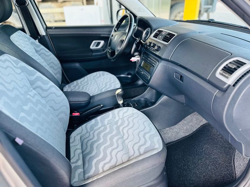Škoda Fabia (2009) 1.6I 16V PRAVIDELNÝ SERVIS - fotka 8 z 16