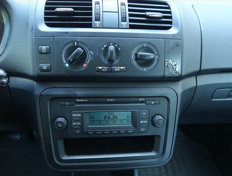 Škoda Fabia (2014) Ambiente 1.2 TSI, Serv.kniha - fotka 12 z 14