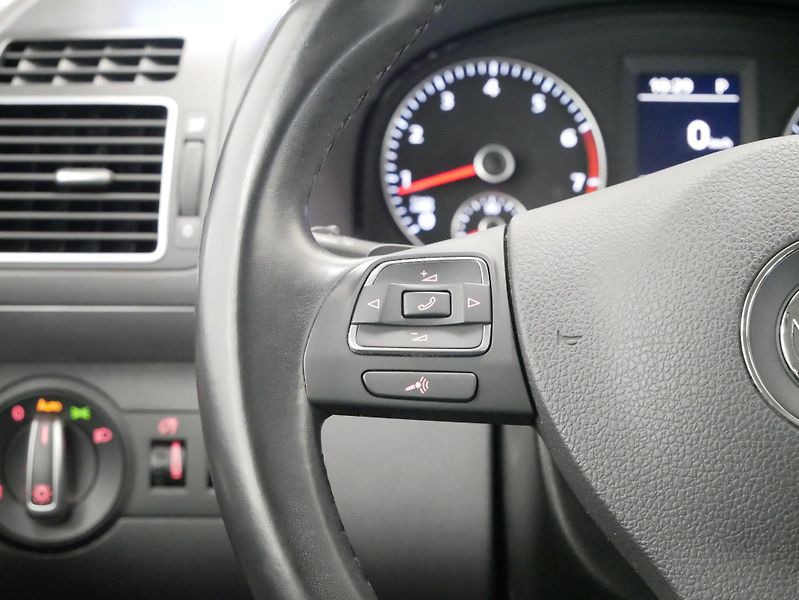 Volkswagen Touran - fotka 16 z 25