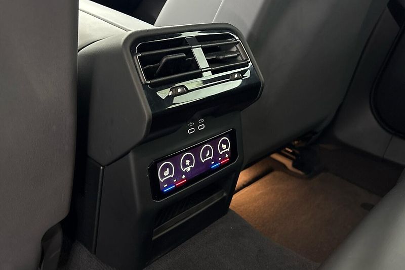 BMW Řada 5 540d xDrive Sedan - fotka 16 z 16