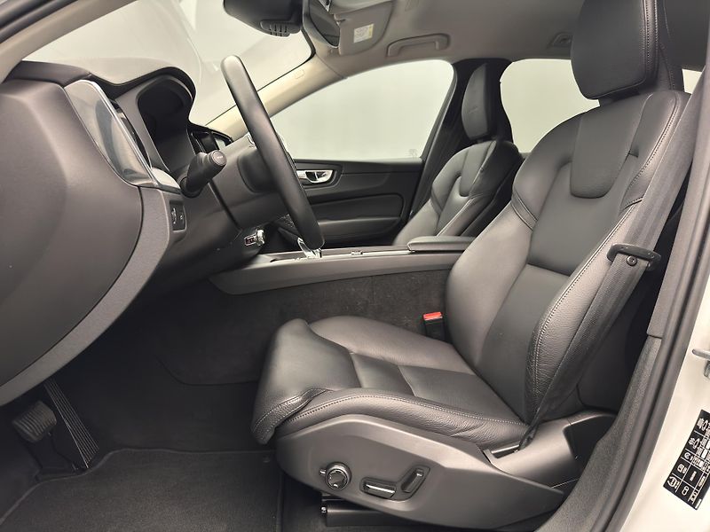 Volvo XC60 B4 AWD INSCRIPTION  - fotka 4 z 49