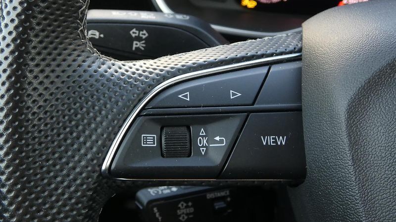 Audi Q3 Sportback 40 TFSI quattro S li - fotka 12 z 23