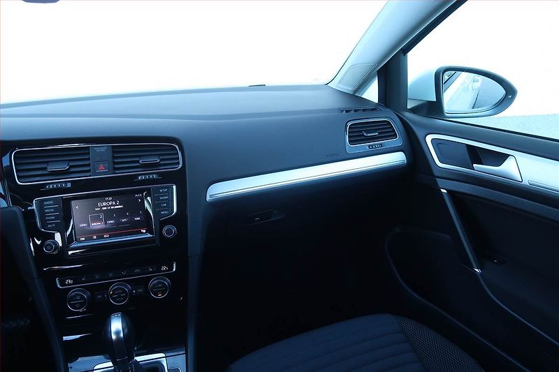 Volkswagen Golf (2014) Comfortline 1.6 TDI, Automat - fotka 8 z 23