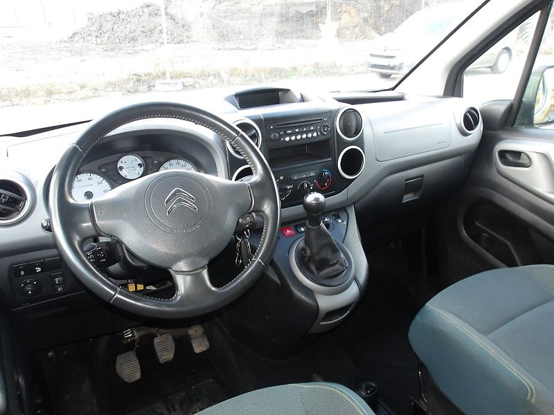 Citroën Berlingo 1,6HDi MULTISPACE 1.MAJITEL !! - fotka 20 z 32