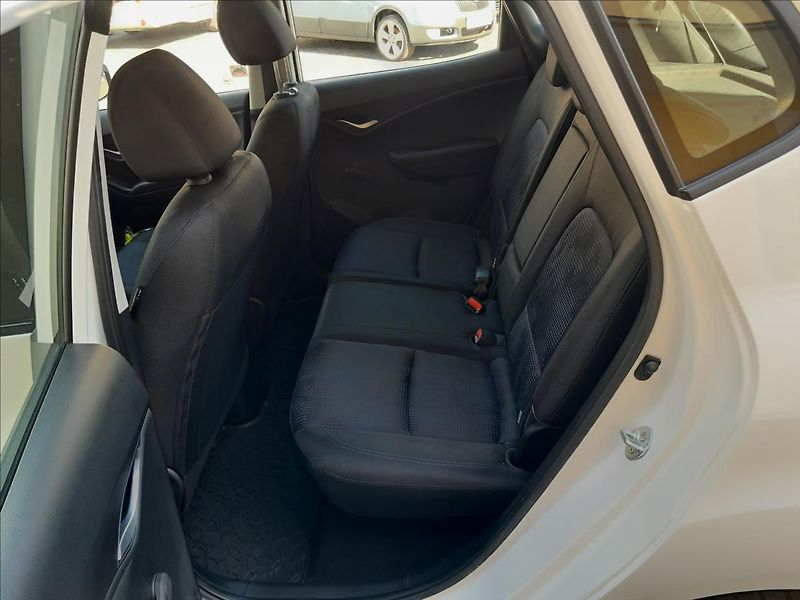 Hyundai ix20 1.6i 16V - fotka 20 z 53