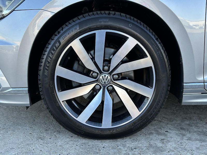 Volkswagen Passat 2.0TDi 4Motion DSG R-Line KAME - fotka 13 z 45