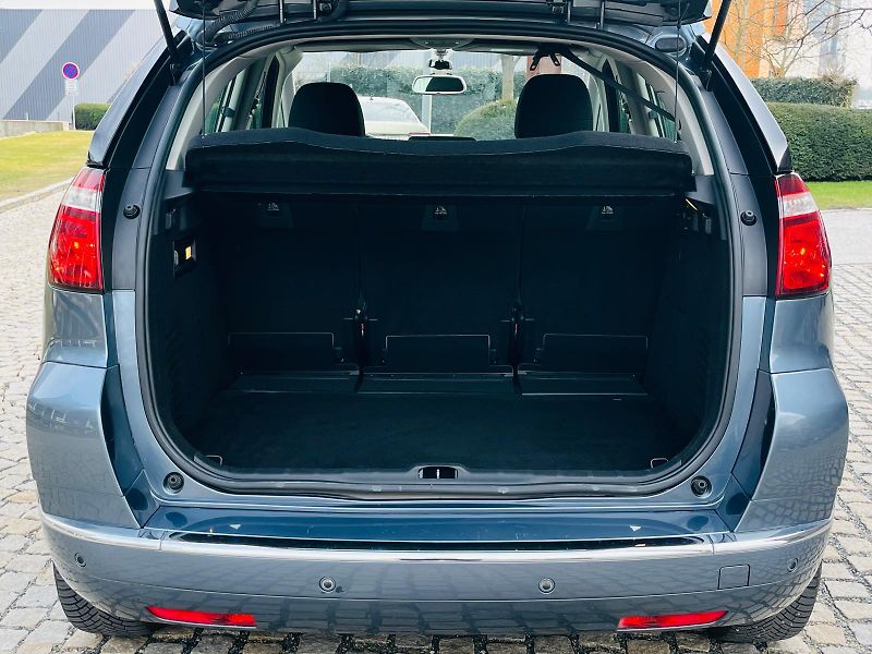 Citroën C4 Picasso 1.6i 88KW MANUÁL LED SENZORY - fotka 20 z 44