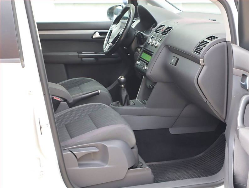 Volkswagen Touran (2013) 1.6 TDI, Serv.kniha, Tempomat - fotka 9 z 16