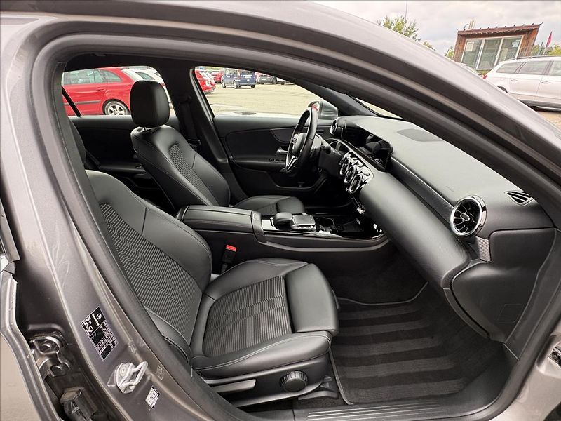 Mercedes-Benz Třídy A 1,3 250e Full Led,Navi,Výhřev - fotka 31 z 43