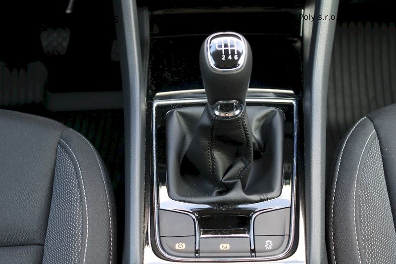 Škoda Karoq (2024) Drive 1.5TSI / 110kW 6°MP - fotka 17 z 24