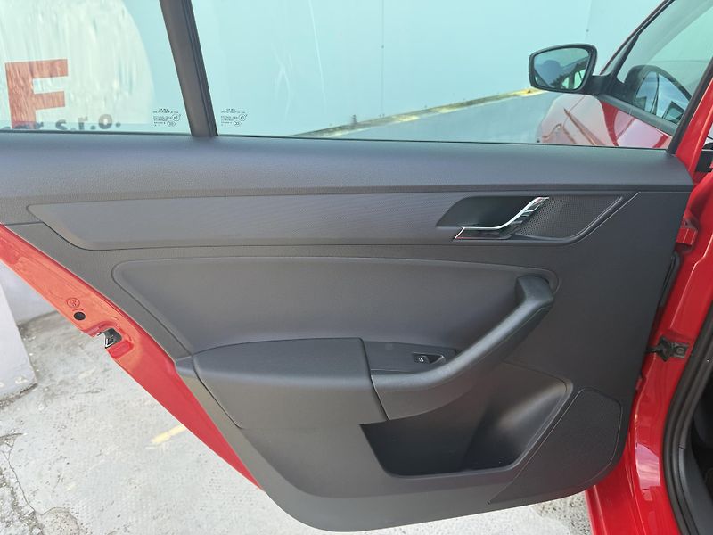 Škoda Rapid (2014) 1.6 TDI DSG Style ser. knížka - fotka 11 z 25