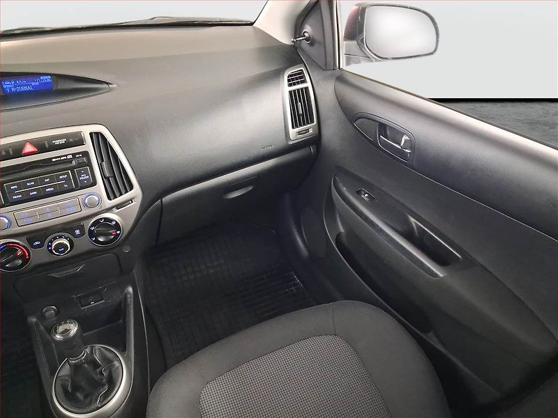 Hyundai i20 (2014) 1.2, Serv.kniha, Vyhř. sedaček - fotka 8 z 15