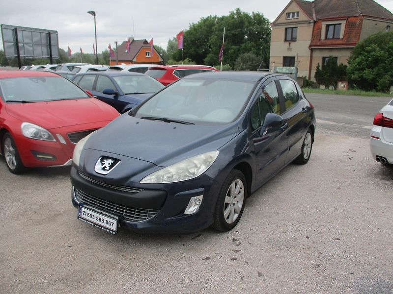 Peugeot 308 (2009) 1,4 VTi - fotka 2 z 10