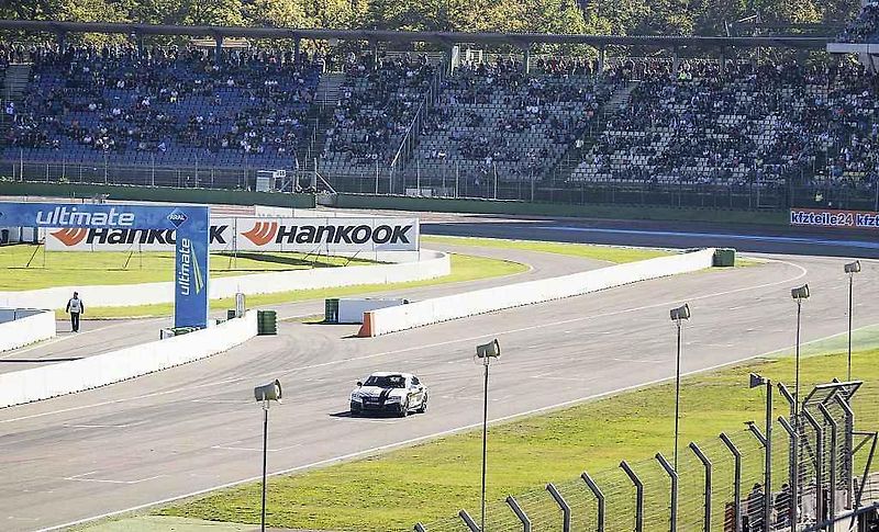 Audi pustilo na závodní okruh model RS 7 bez řidiče.