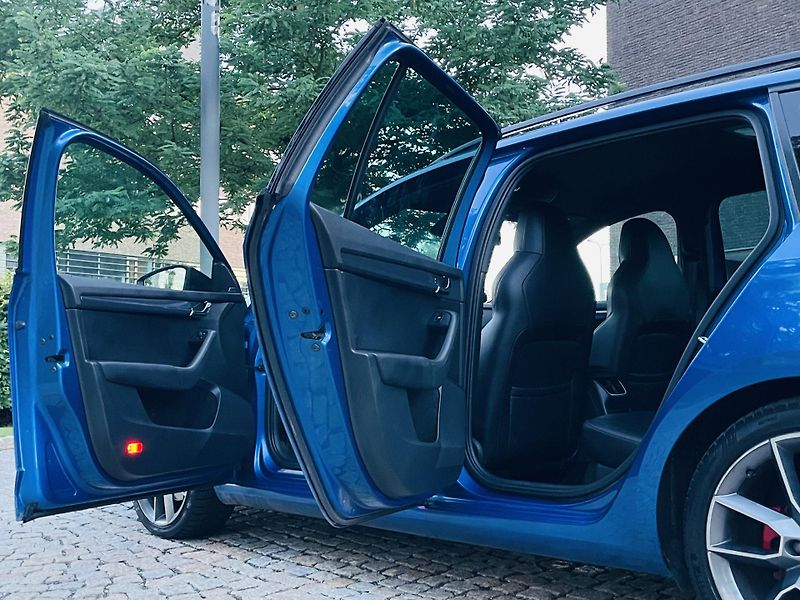 Škoda Octavia 2.0TDI VRS AUTOMAT SENZORY LED - fotka 20 z 45