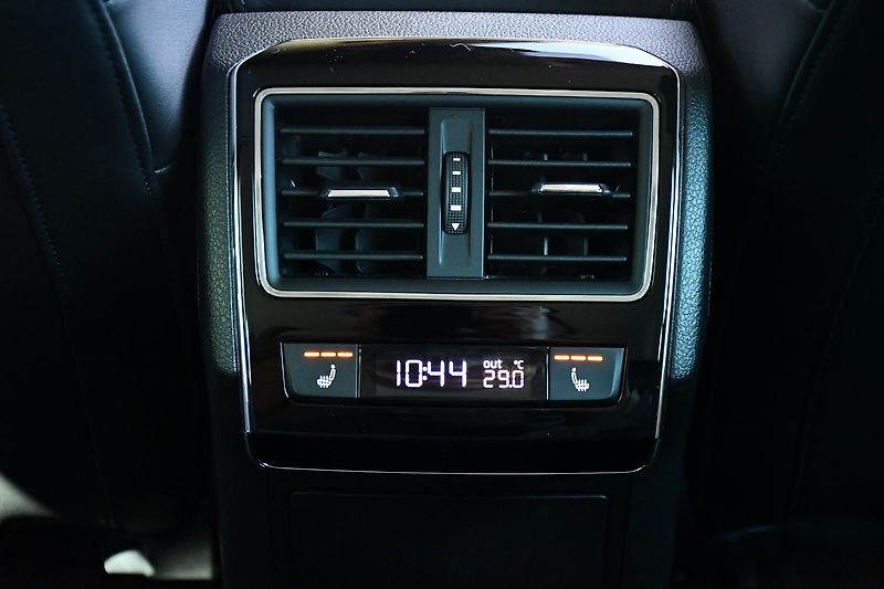 Škoda Superb 1,5TSi STYLE - fotka 26 z 57