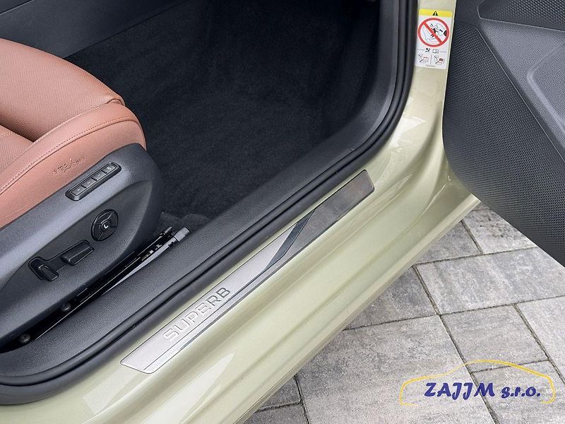 Škoda Superb L&K 2.0TDI DSG - fotka 44 z 52