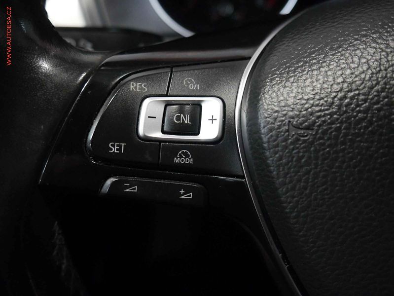 Volkswagen Passat (2016) 1.6TDi, LED, TZ, park.čidla - fotka 12 z 21
