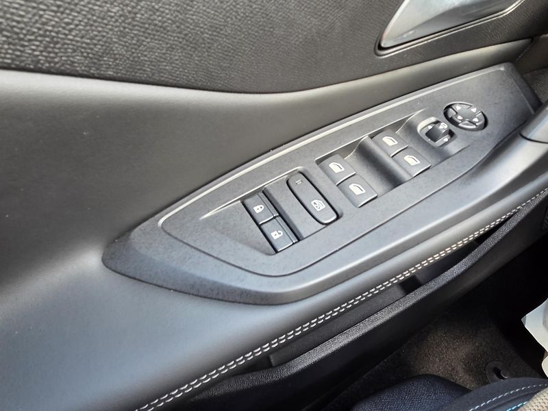 Peugeot 408 (2024) Hybrid e-DCS 145 ALLURE EAT6 - fotka 24 z 28