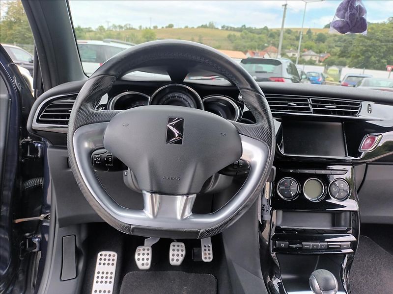 Citroën DS3 1,2 PT,81KW,DIGIKLIMA,KOLA - fotka 12 z 47