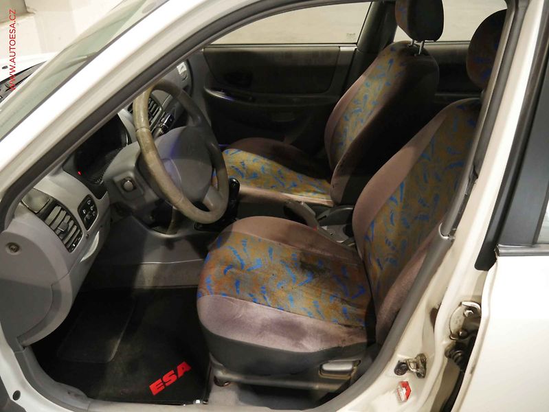 Hyundai Accent (2004) 1.5 CRDI, 2.maj,ČR, TZ - fotka 9 z 14