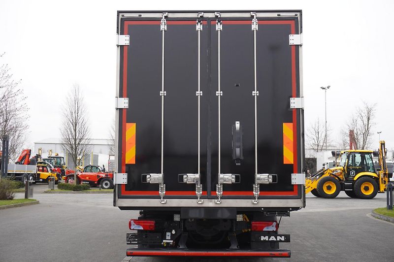 MAN TGX (2024) 28.480 6x2/ 2024/ Krone 18EPAL - fotka 4 z 24