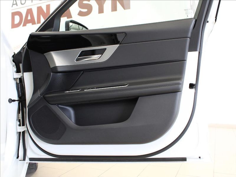 Jaguar XF 2,0 d 132KW Navi, Kůže, Aut, - fotka 11 z 34