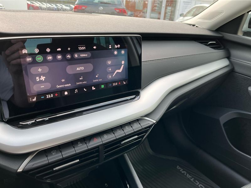 Škoda Octavia 2.0 TDi 85 kW Selection - fotka 17 z 27