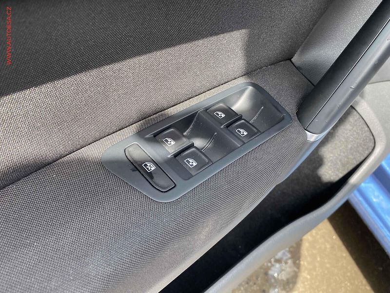 Volkswagen Golf Sportsvan (2015) 1.2 TSi, Lounge, navi - fotka 13 z 17