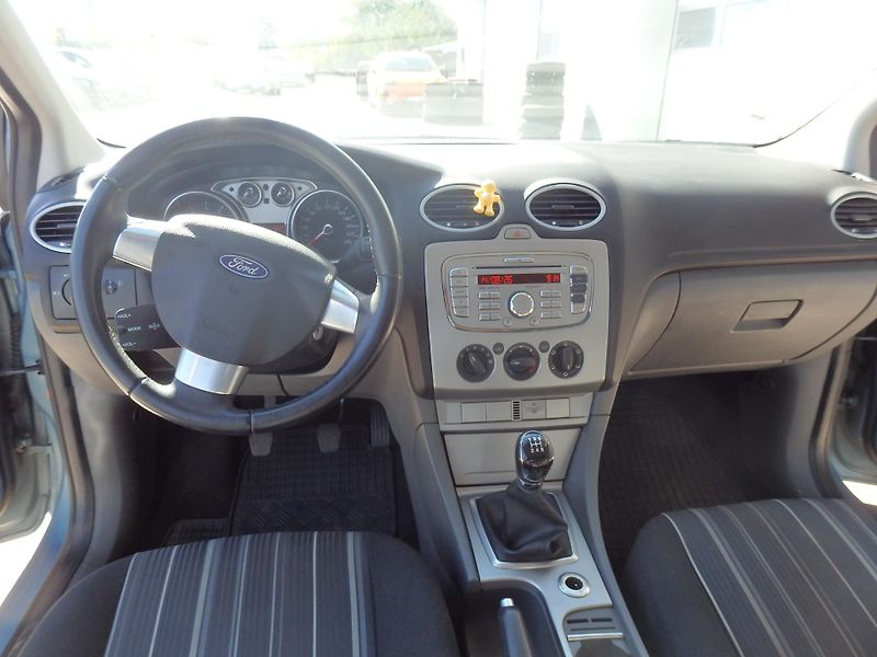 Ford Focus 1.6i 6x AIRBAG, KLIMATIZACE - fotka 11 z 14
