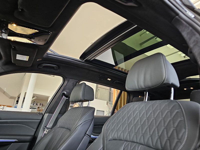 BMW X7 xDrive40d - fotka 13 z 36