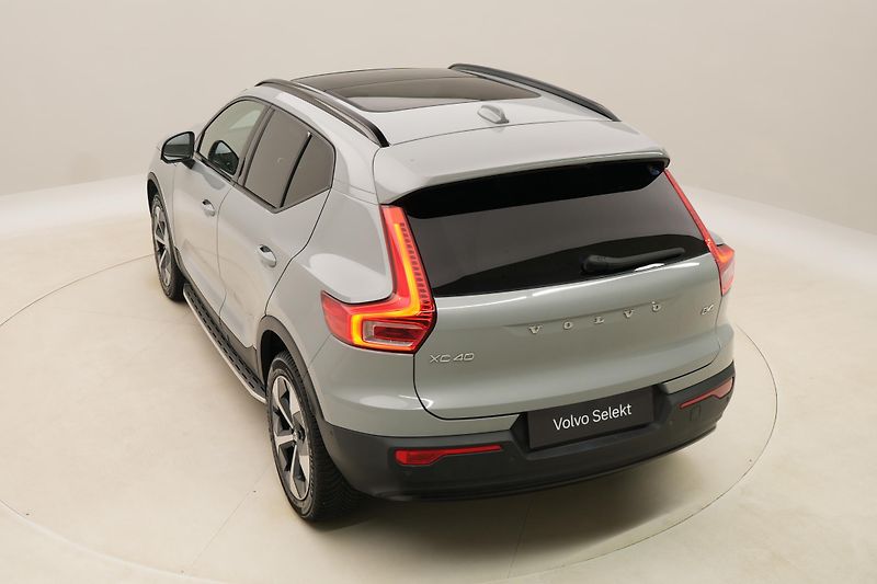 Volvo XC40 B4 DARK ULTIMATE AUT CZ - fotka 18 z 56