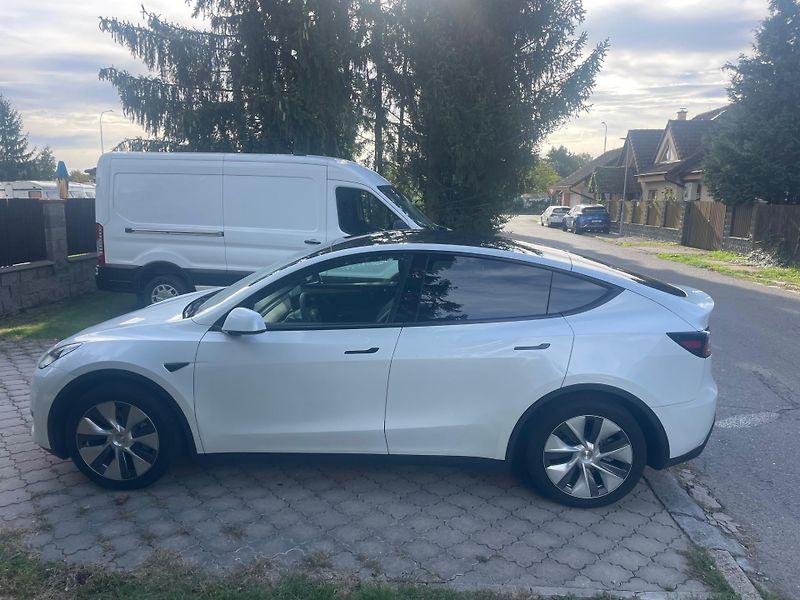Tesla Model Y RWD 235kw 95,0 % - fotka 6 z 40