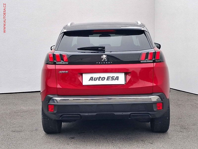 Peugeot 3008 (2018) 1.2 PT, Allure, navi, kamera - fotka 5 z 17