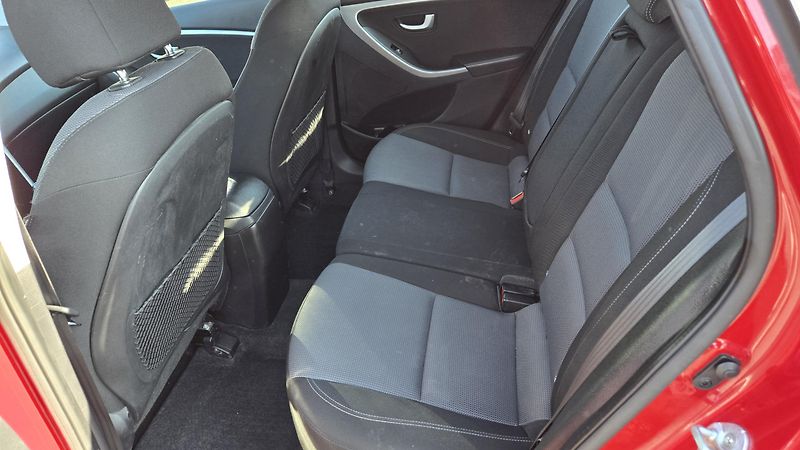 Hyundai i30 1.6GDI STYLE  99KW - fotka 15 z 44