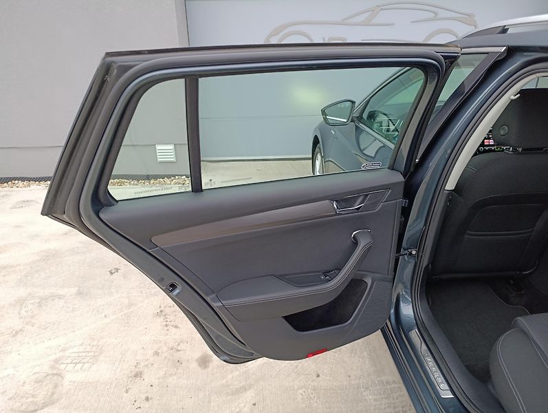 Škoda Superb 2.0TDI 147kW STYLE VIRTUAL DPH - fotka 26 z 29