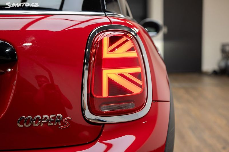 Mini Cooper S 2.0 141 kW - fotka 8 z 36