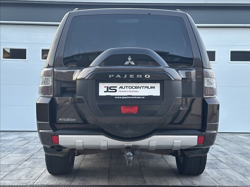Mitsubishi Pajero 3,2 DI-D 190PS  Instyle-7 4x4 - fotka 9 z 54